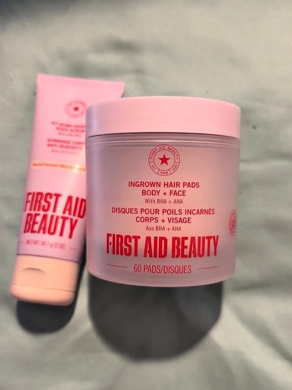First Aid Beauty Ingrown Hair Pads Body + Face with BHA + AHA 60 Pads